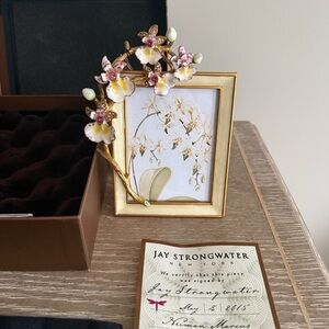 Jay Strongwater Kelsey Orchid 3”x4” photo frame in a creamy white enamel finish